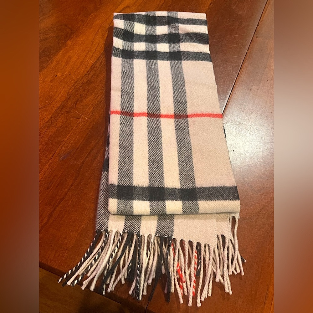 Authentic Burberry Classic Check Cashmere Scarf in Stone - Picture 3 of 6